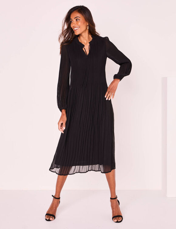 Robe unie mi longue, voile plissé (noir) Robe unie mi longue, voile plissé (noir)